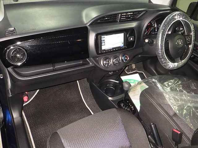 2019 Toyota Vitz FセーフティエディションIII auction photo 5