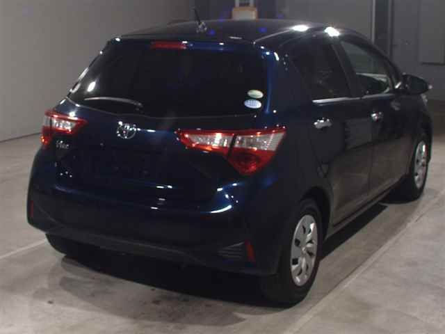 2019 Toyota Vitz FセーフティエディションIII auction photo 2