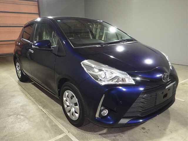 2019 Toyota Vitz FセーフティエディションIII auction photo 3