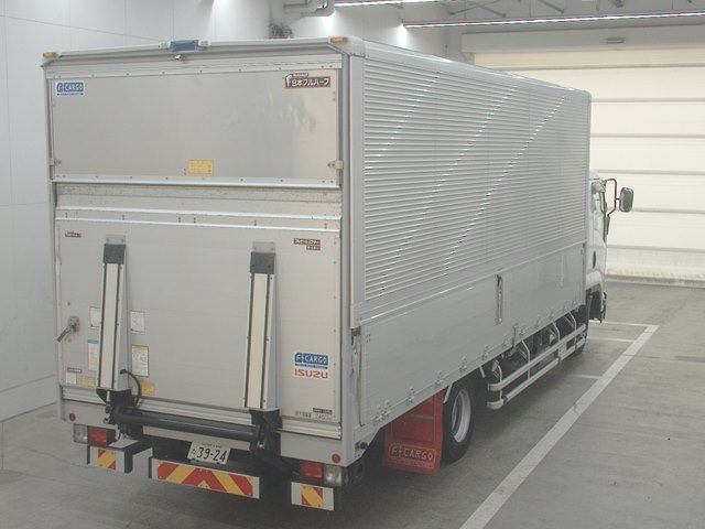 2021 Isuzu Forward Wing auction photo 2