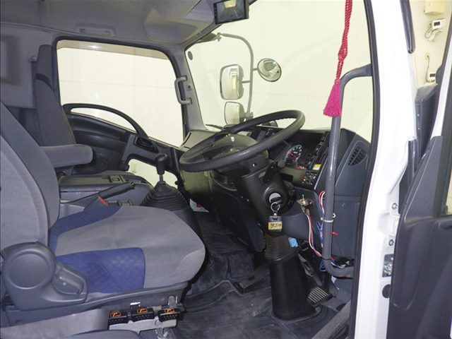 2021 Isuzu Forward Wing auction photo 6