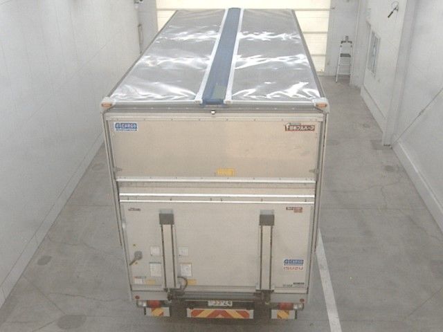 2021 Isuzu Forward Wing auction photo 3
