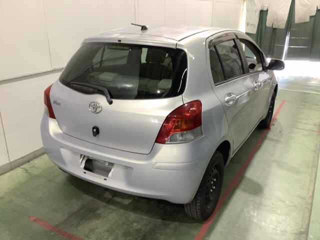 2009 Toyota Vitz 4WD F auction photo 2