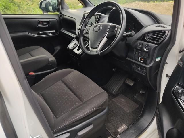 2020 Toyota Noah 4WD G auction photo 3