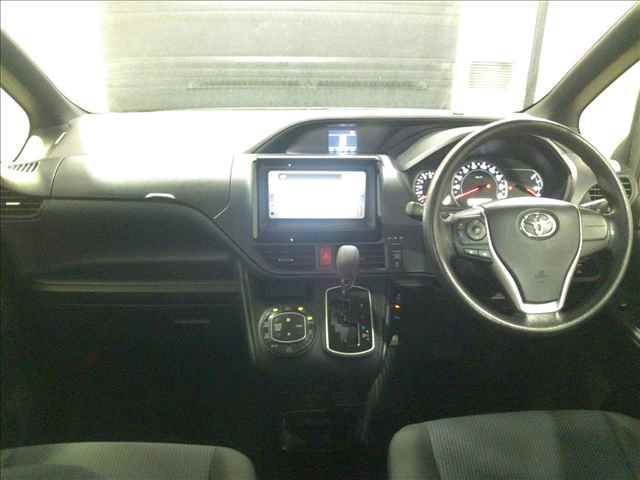 2014 Toyota Noah 4WD X auction photo 5