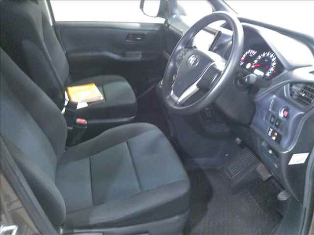 2014 Toyota Noah 4WD X auction photo 4
