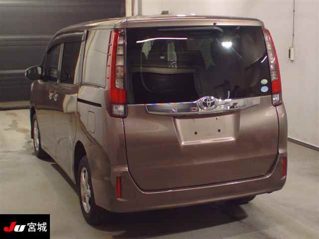 2014 Toyota Noah 4WD X auction photo 2