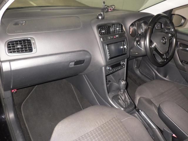 2015 Volkswagen VW ポロ TSIコンフォートL auction photo 2
