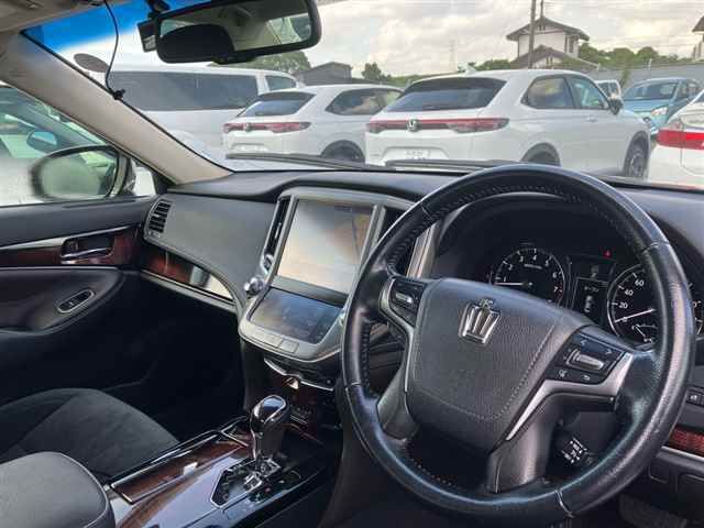 2016 Toyota Crown ロイヤルサルーンi-Four auction photo 3