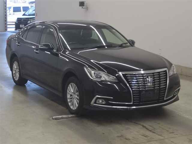 2016 Toyota Crown ロイヤルサルーンi-Four Japan auction vehicle