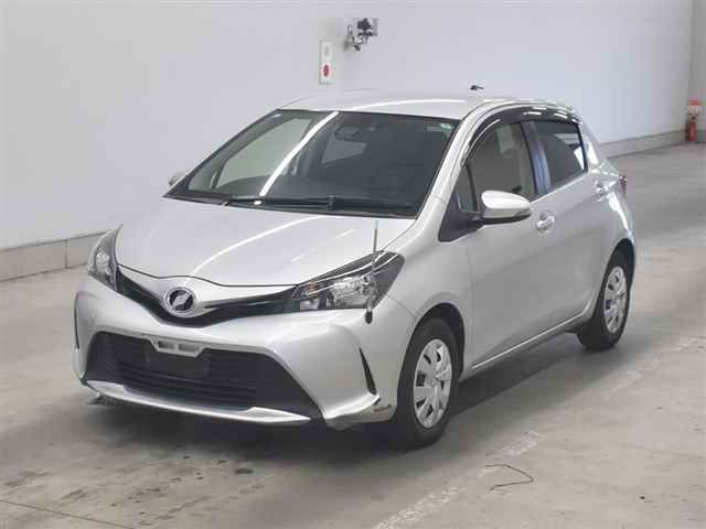2015 Toyota Vitz F auction photo 4