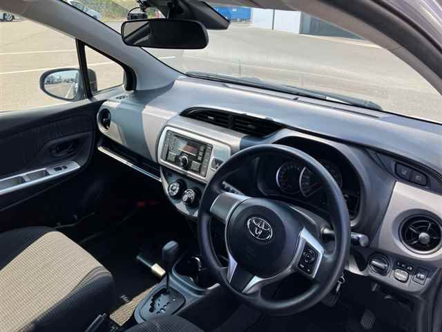 2015 Toyota Vitz F auction photo 3