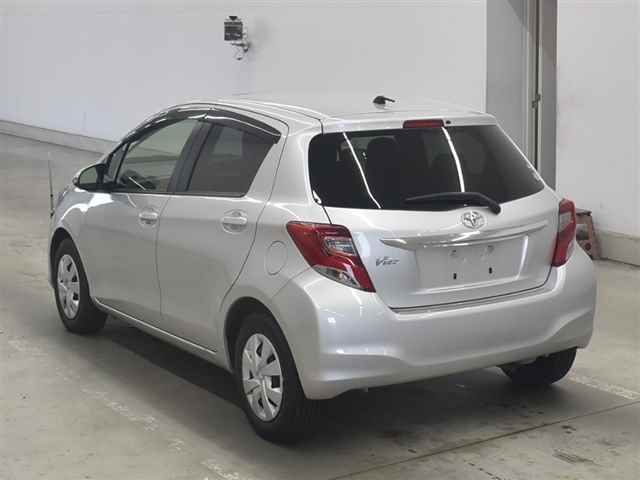 2015 Toyota Vitz F auction photo 2