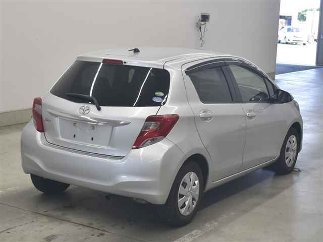 2015 Toyota Vitz F auction photo 5
