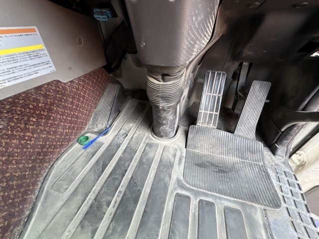 2017 Nissan Diesel UD auction photo 4