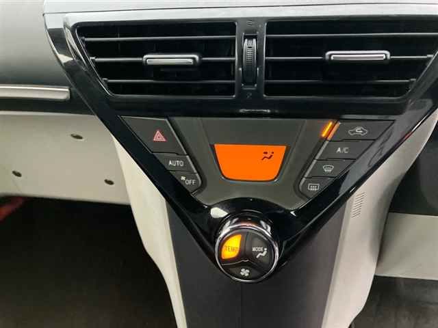 2013 Toyota iQ 100G auction photo 6
