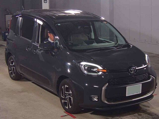 Japan Auction Vehicles 8 2022 Toyota Sienta ハイブリッドZ 4WD auction photo