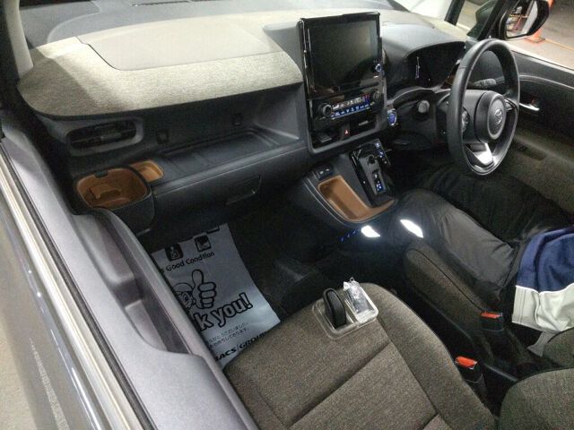 2022 Toyota Sienta ハイブリッドZ 4WD auction photo 3