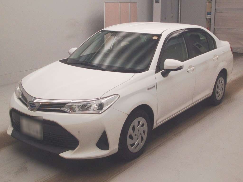 2018 Toyota Corolla Axio ハイブリッド Japan auction vehicle