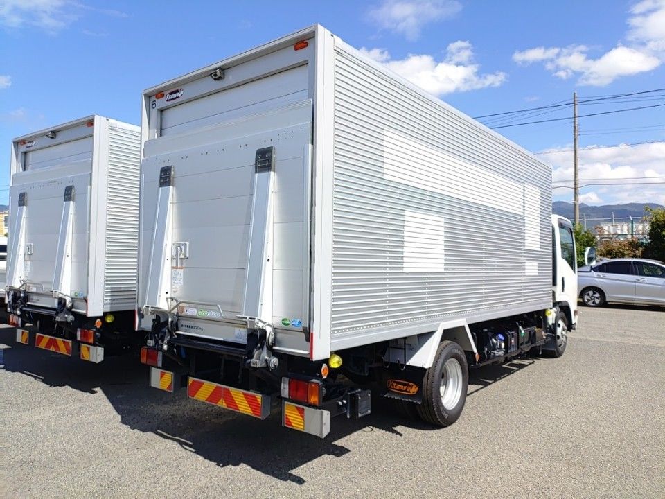 2021 Isuzu Elf auction photo 2