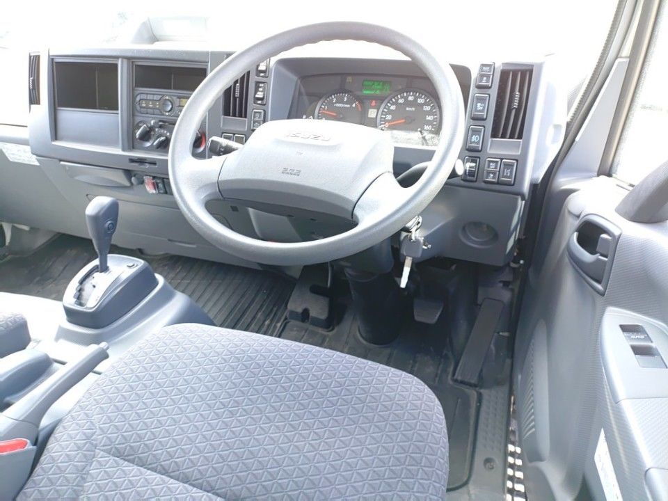 2021 Isuzu Elf auction photo 3