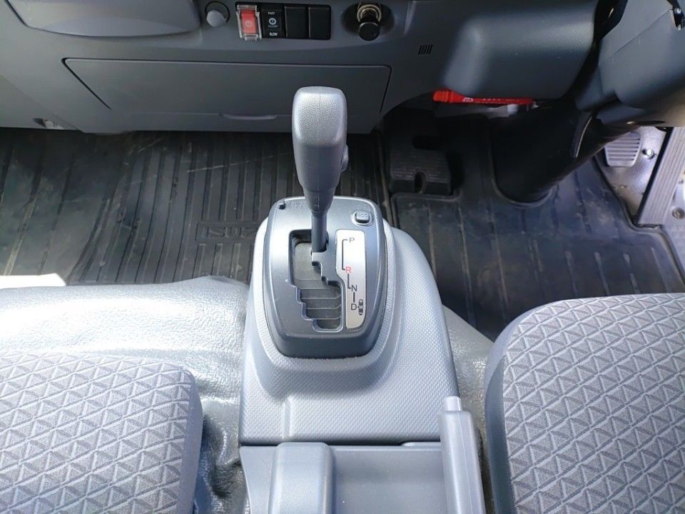 2021 Isuzu Elf auction photo 12
