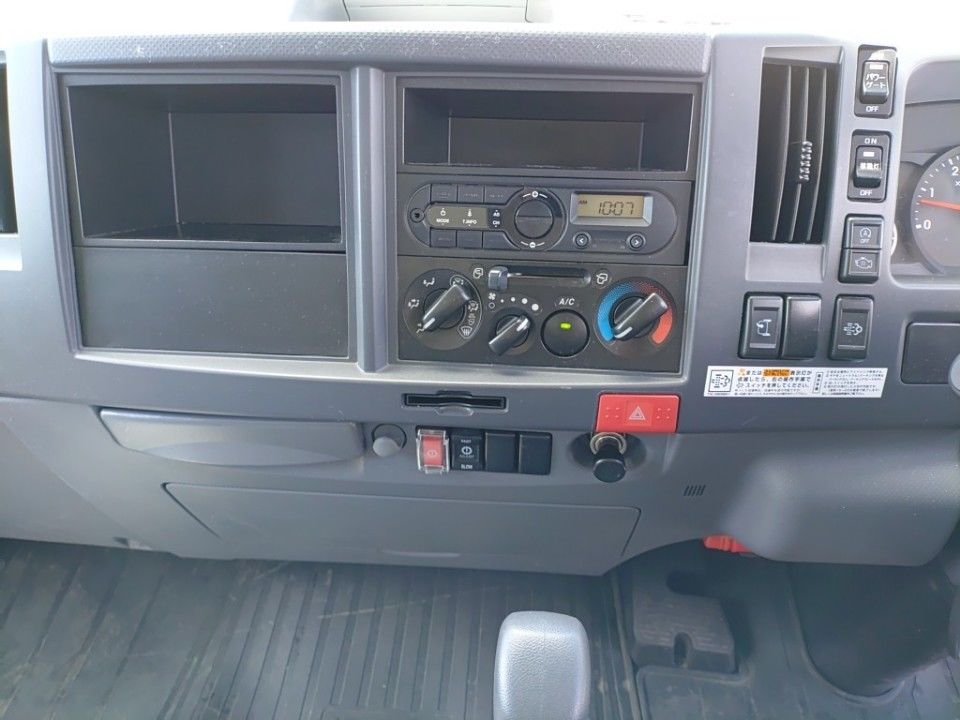 2021 Isuzu Elf auction photo 11