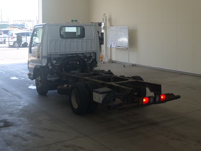 2011 Isuzu Elf シャーシ auction photo 2