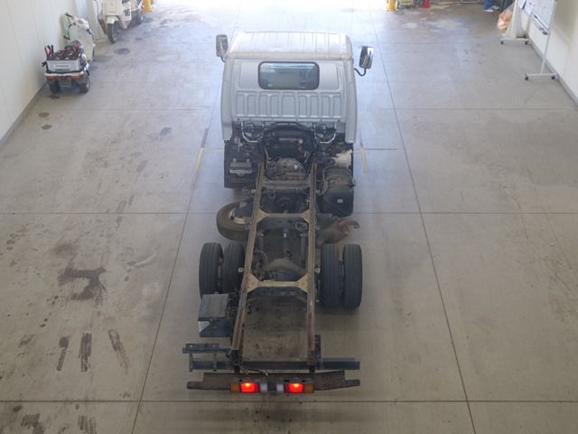 2011 Isuzu Elf シャーシ auction photo 3