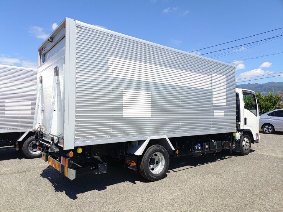 2021 Isuzu Elf auction photo 2