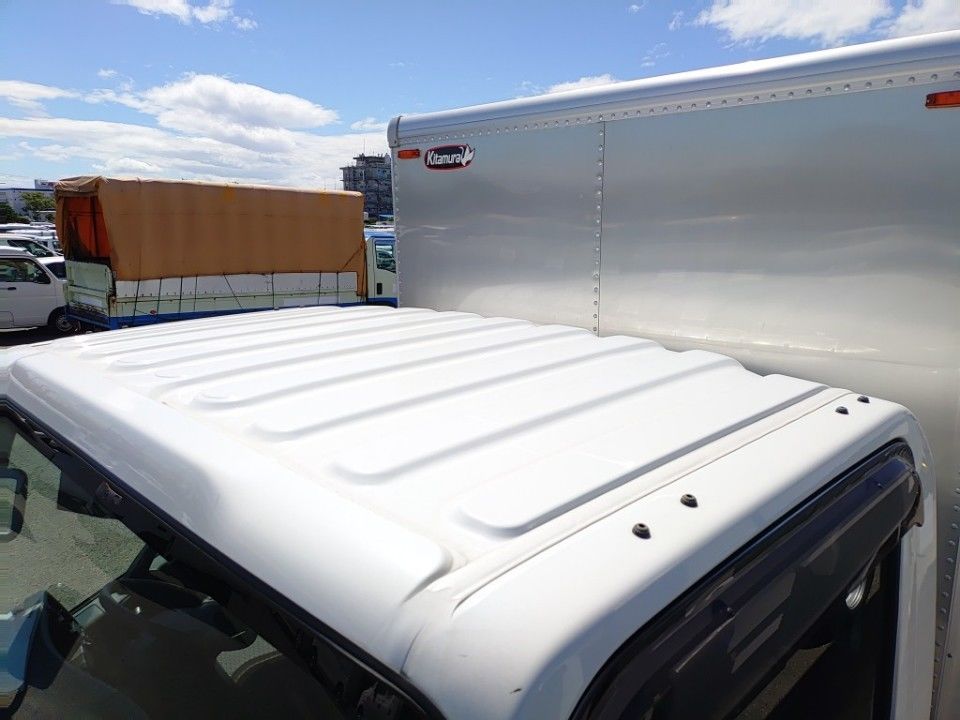 2021 Isuzu Elf auction photo 7