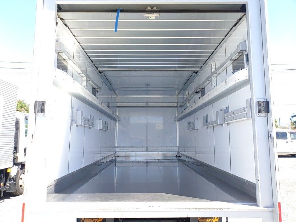 2021 Isuzu Elf auction photo 8