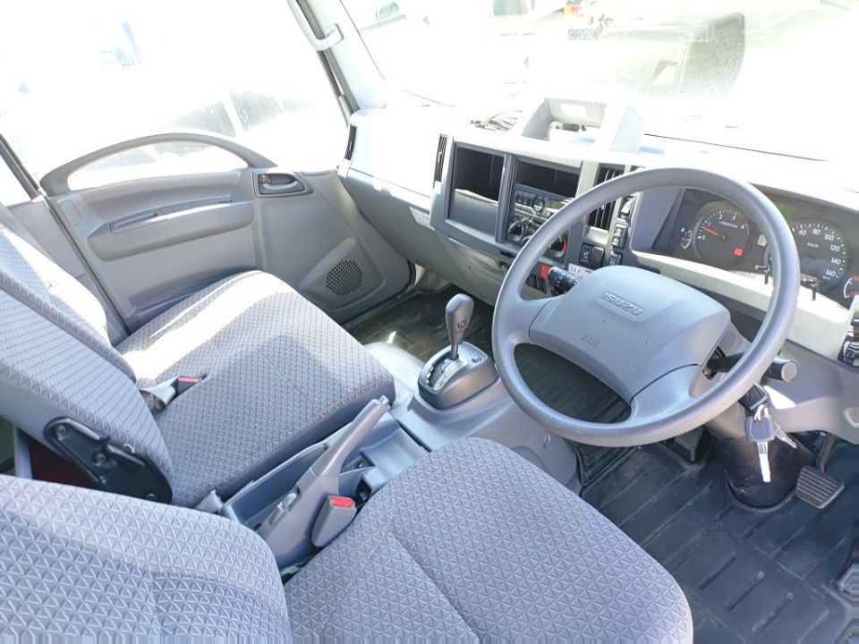2021 Isuzu Elf auction photo 3
