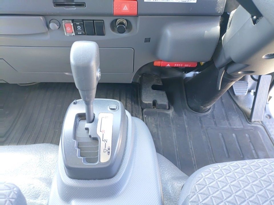 2021 Isuzu Elf auction photo 12