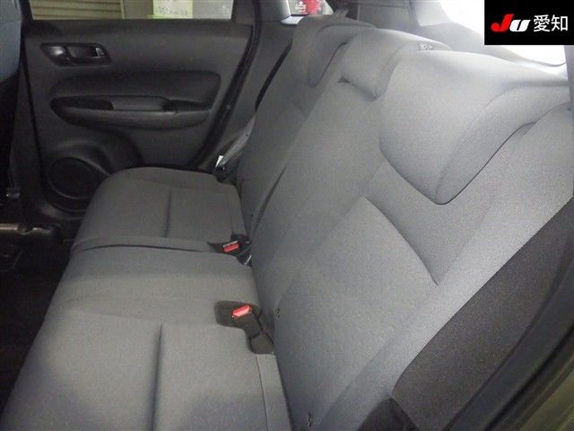 2023 Honda Fit e HEVベーシック 4WD auction photo 4