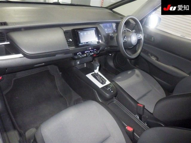 2023 Honda Fit e HEVベーシック 4WD auction photo 3