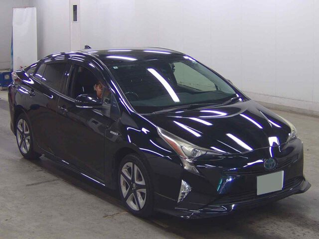 2016 Toyota Prius Sツーリングセレクション 4WD Japan auction vehicle