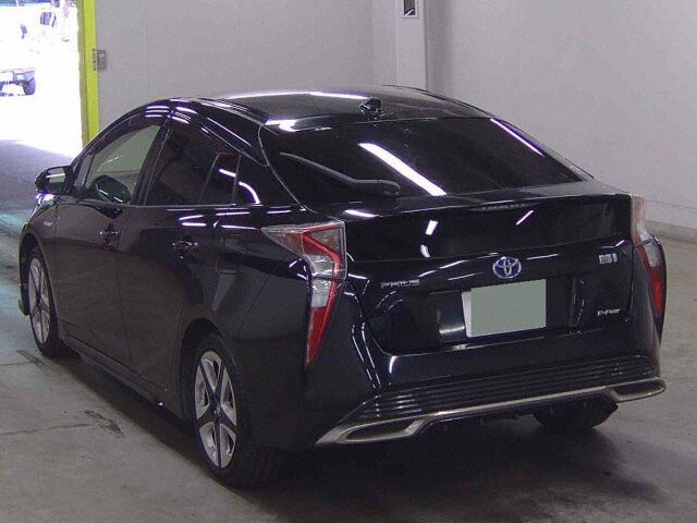 2016 Toyota Prius Sツーリングセレクション 4WD auction photo 2