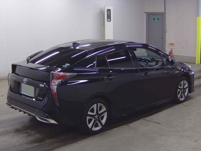 2016 Toyota Prius Sツーリングセレクション 4WD auction photo 5