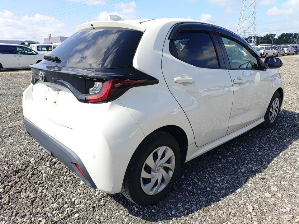 2021 Toyota Yaris auction photo 2