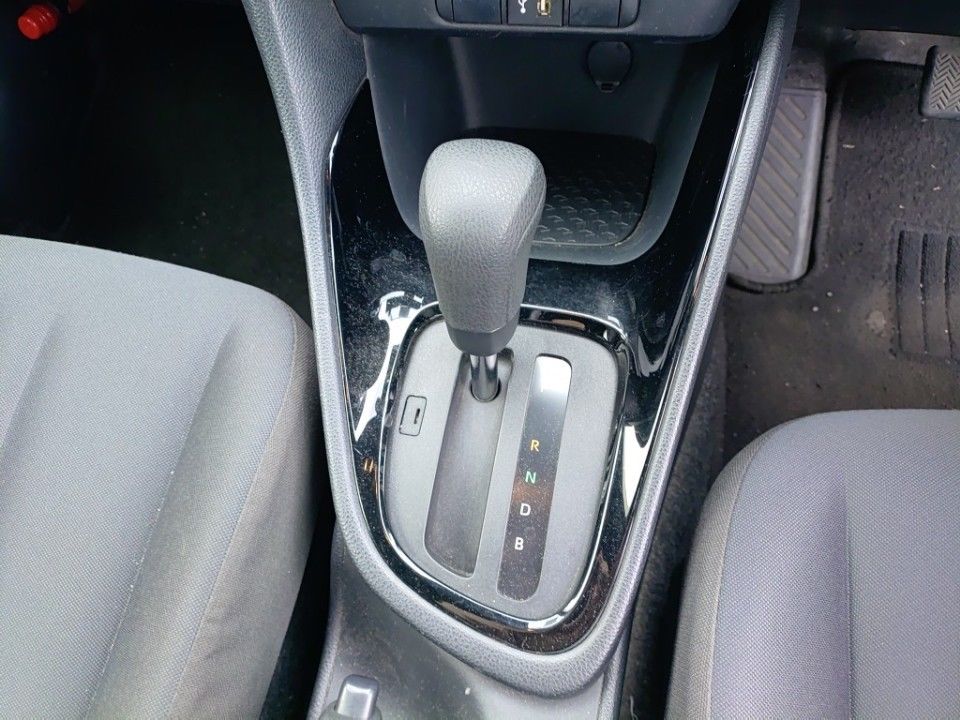 2021 Toyota Yaris auction photo 12