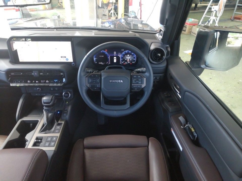 2025 Toyota Land Cruiser auction photo 3