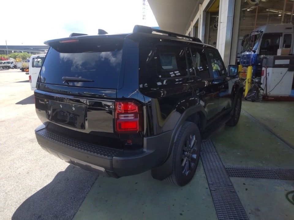2025 Toyota Land Cruiser auction photo 2