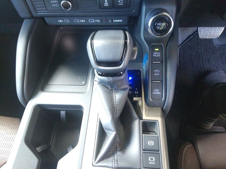 2025 Toyota Land Cruiser auction photo 12