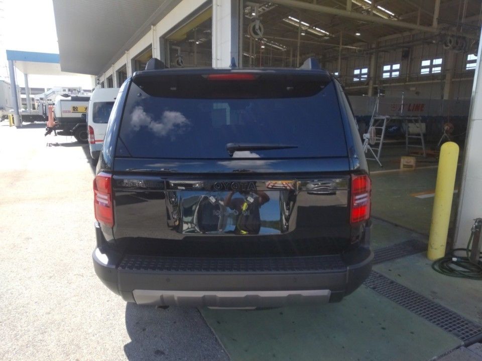 2025 Toyota Land Cruiser auction photo 5