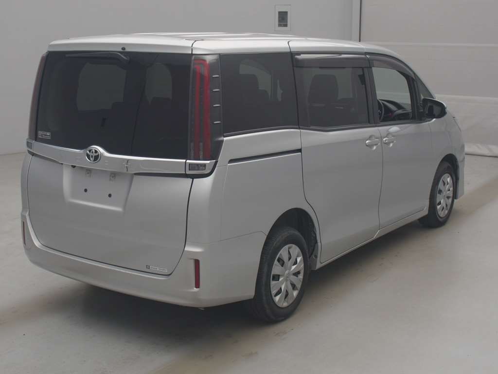 2021 Toyota Noah X 4WD auction photo 2