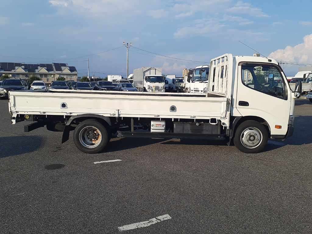 2022 Toyota Dyna auction photo 3