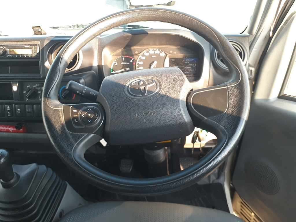 2022 Toyota Dyna auction photo 8