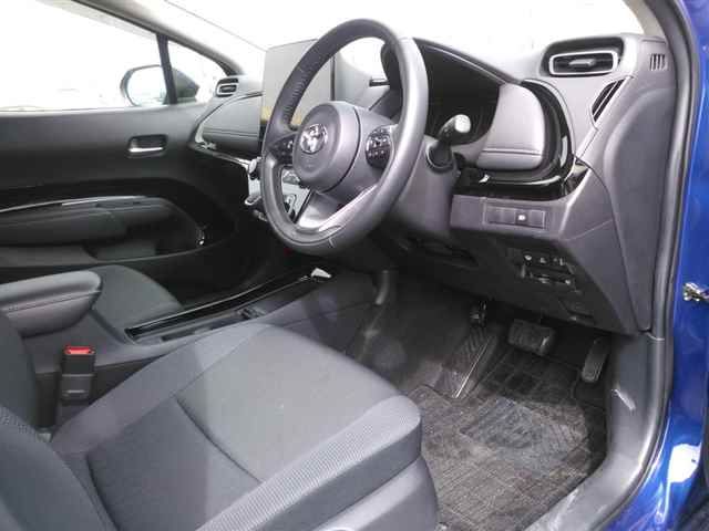 2024 Toyota Aqua 4WD G auction photo 3