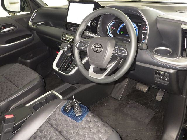 2023 Toyota Voxy Hybrid S-Z 4WD auction photo 3